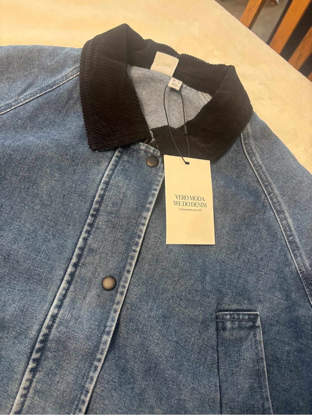 Vero Moda Blue Denim Jacket with Black Corduroy Collar and Cuffs - Picture 2 of 2